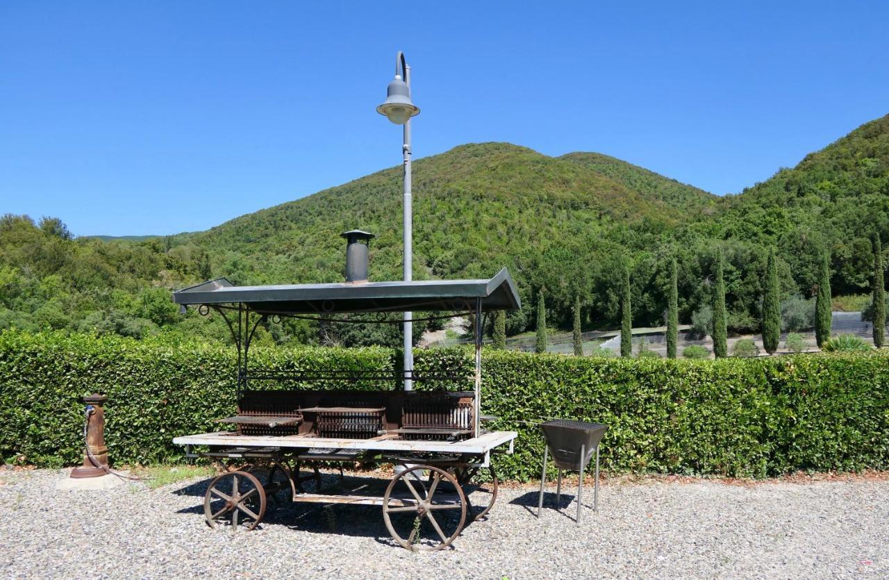 Resort Le Tegole Riparbella Bagian luar foto