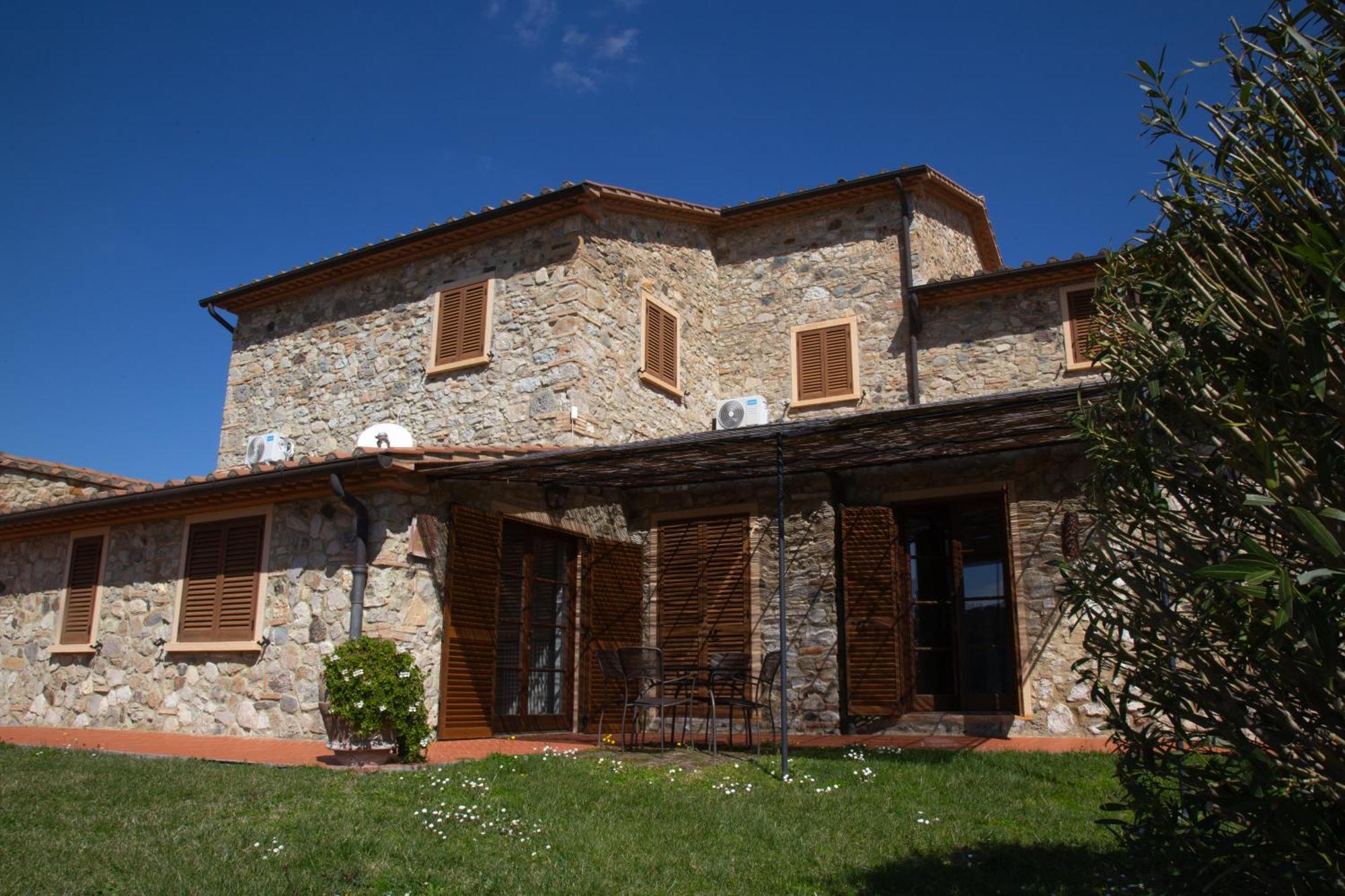 Resort Le Tegole Riparbella Bagian luar foto