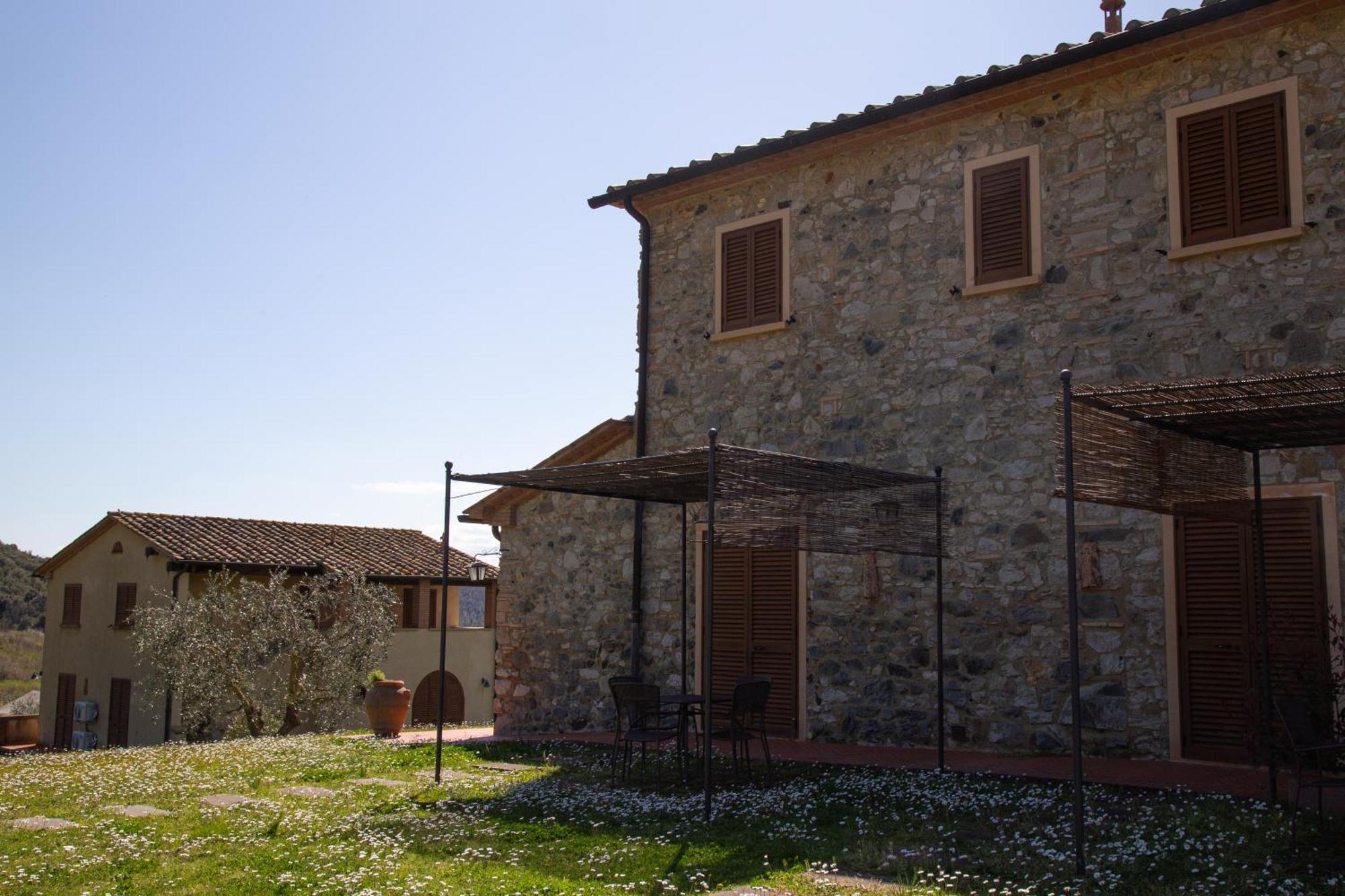 Resort Le Tegole Riparbella Bagian luar foto